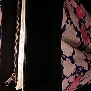 Buy1 get1 wallet (icing)
